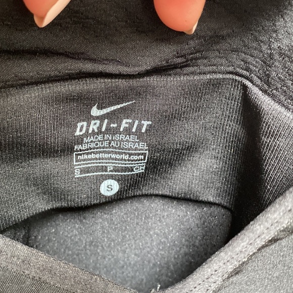 Nike compression workout tank with built in bra - Picture 2 of 2